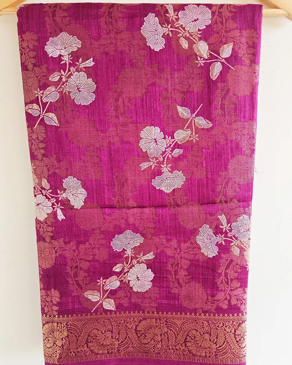Dola Silk With Flower Motifs