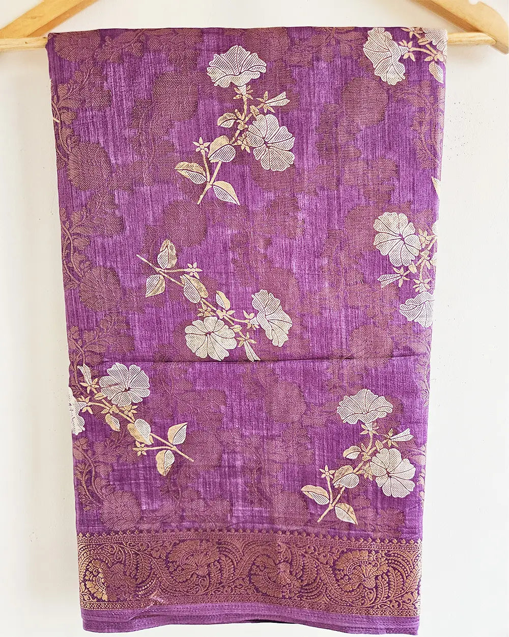 Dola Silk With Flower Motifs